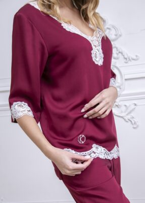 Вишнёвый пижамный комплект блуза и брюки с уникальным хлопковым белым кружевом.
